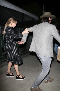 Kate Hudson feet photo thumbnail