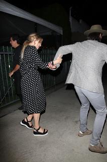 Kate Hudson feet photo thumbnail