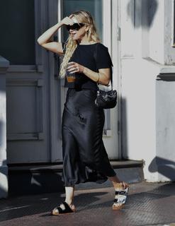 Kate Hudson feet photo thumbnail