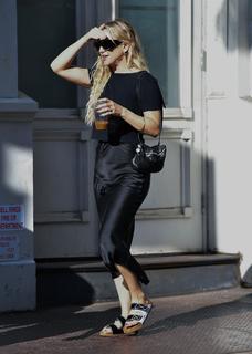 Kate Hudson feet photo thumbnail