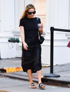 Kate Hudson feet photo thumbnail