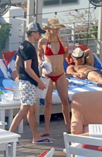 Kate Hudson feet photo thumbnail