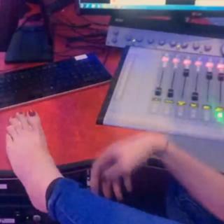 Kate Lawler feet photo 3