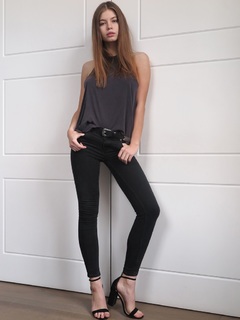Kate Li feet photo 4