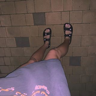 Kate Li feet photo 13