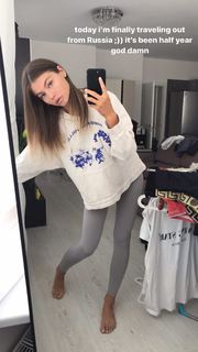 Kate Li feet photo 11