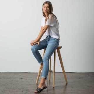 Kate Li feet photo 6