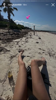 Kate Li feet photo 7