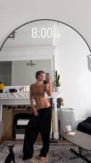 Kate Li feet photo 11