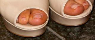 Kate Mansi feet photo 17