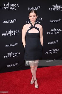Kate Mara feet photo thumbnail