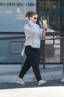 Kate Mara feet photo thumbnail