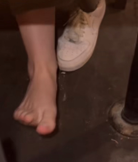 Kate Marie Baker feet photo thumbnail