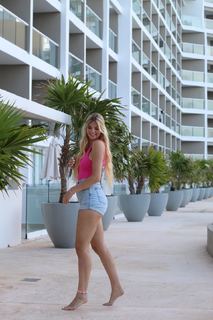 Kate Marie Baker feet photo thumbnail