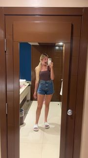 Kate Marie Baker feet photo thumbnail