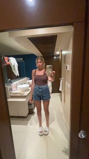 Kate Marie Baker feet photo thumbnail