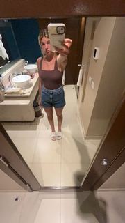 Kate Marie Baker feet photo thumbnail