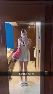 Kate Marie Baker feet photo thumbnail