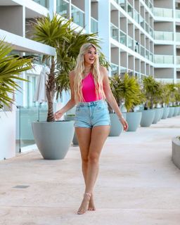 Kate Marie Baker feet photo thumbnail