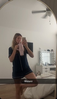 Kate Marie Baker feet photo thumbnail