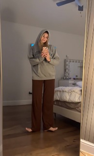 Kate Marie Baker feet photo thumbnail