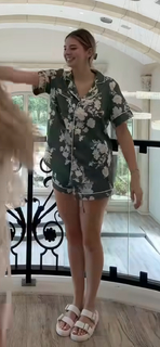 Kate Marie Baker feet photo thumbnail