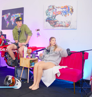 Kate Marie Baker feet photo thumbnail