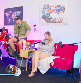 Kate Marie Baker feet photo thumbnail