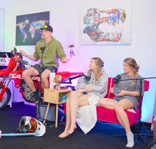 Kate Marie Baker feet photo thumbnail