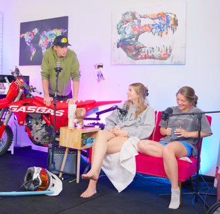 Kate Marie Baker feet photo thumbnail