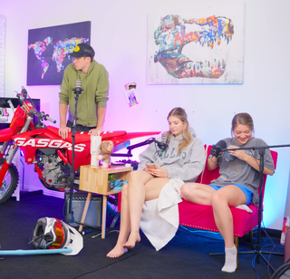 Kate Marie Baker feet photo thumbnail