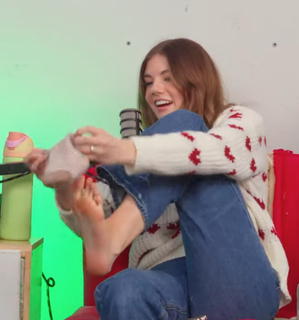 Kate Marie Baker feet photo thumbnail