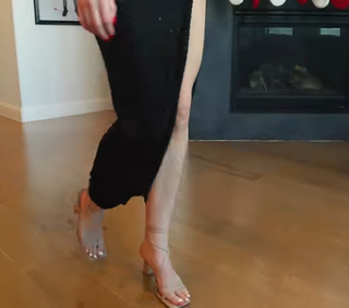 Kate Marie Baker feet photo thumbnail