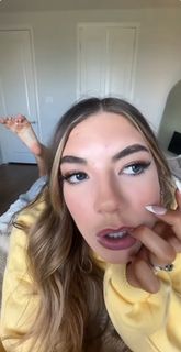 Kate Marie Baker feet photo thumbnail