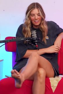 Kate Marie Baker feet photo thumbnail