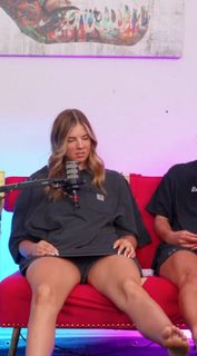 Kate Marie Baker feet photo thumbnail