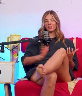 Kate Marie Baker feet photo thumbnail