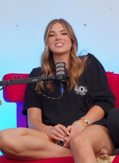 Kate Marie Baker feet photo thumbnail