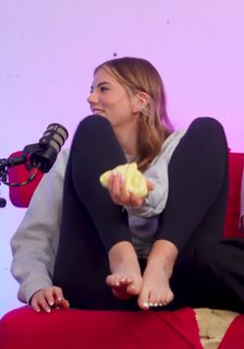 Kate Marie Baker feet photo thumbnail