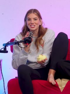 Kate Marie Baker feet photo thumbnail