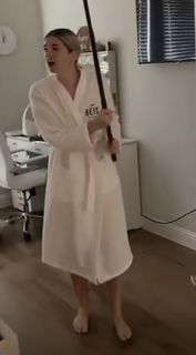 Kate Marie Baker feet photo thumbnail