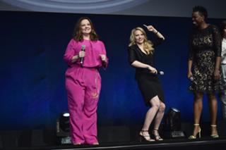 Kate McKinnon feet photo thumbnail
