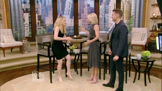 Kate McKinnon feet photo thumbnail
