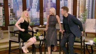 Kate McKinnon feet photo thumbnail