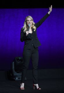 Kate McKinnon feet photo thumbnail