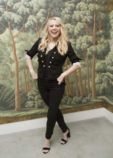 Kate McKinnon feet photo thumbnail