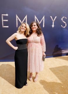 Kate McKinnon feet photo thumbnail