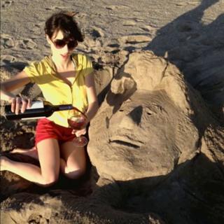 Kate Micucci feet photo thumbnail