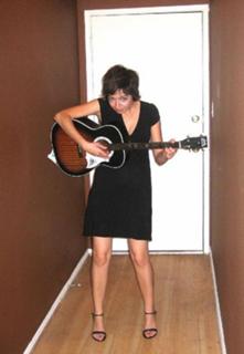 Kate Micucci feet photo thumbnail