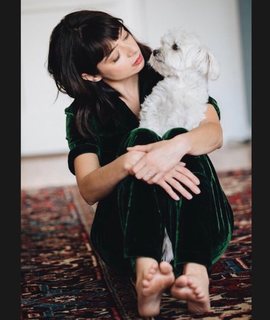 Kate Micucci feet photo thumbnail